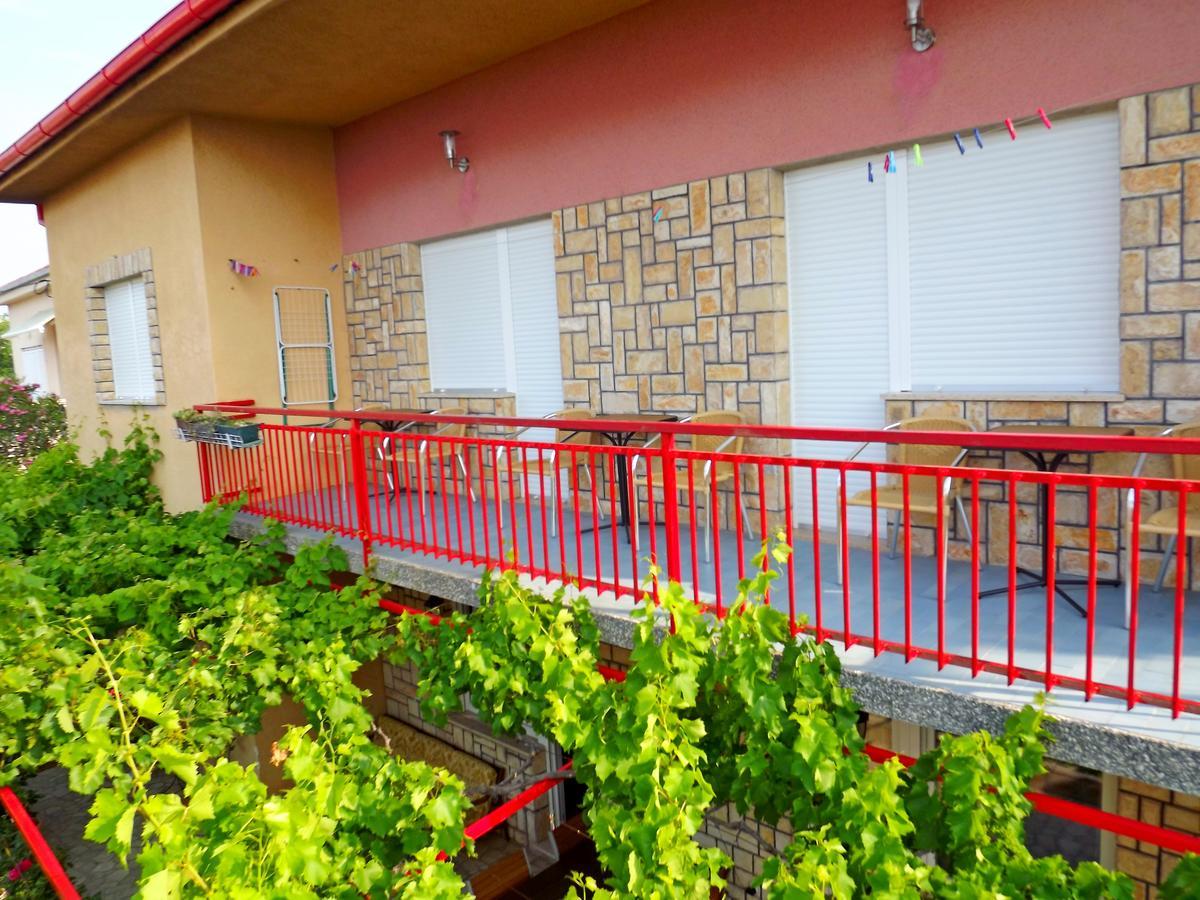 Apartments Maricic 200 Meters From The Beach Novi Vinodolski Εξωτερικό φωτογραφία