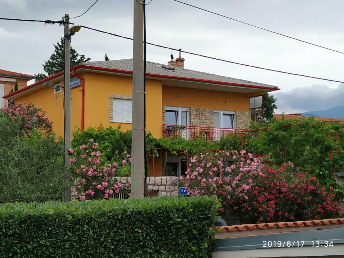 Apartments Maricic 200 Meters From The Beach Novi Vinodolski Εξωτερικό φωτογραφία