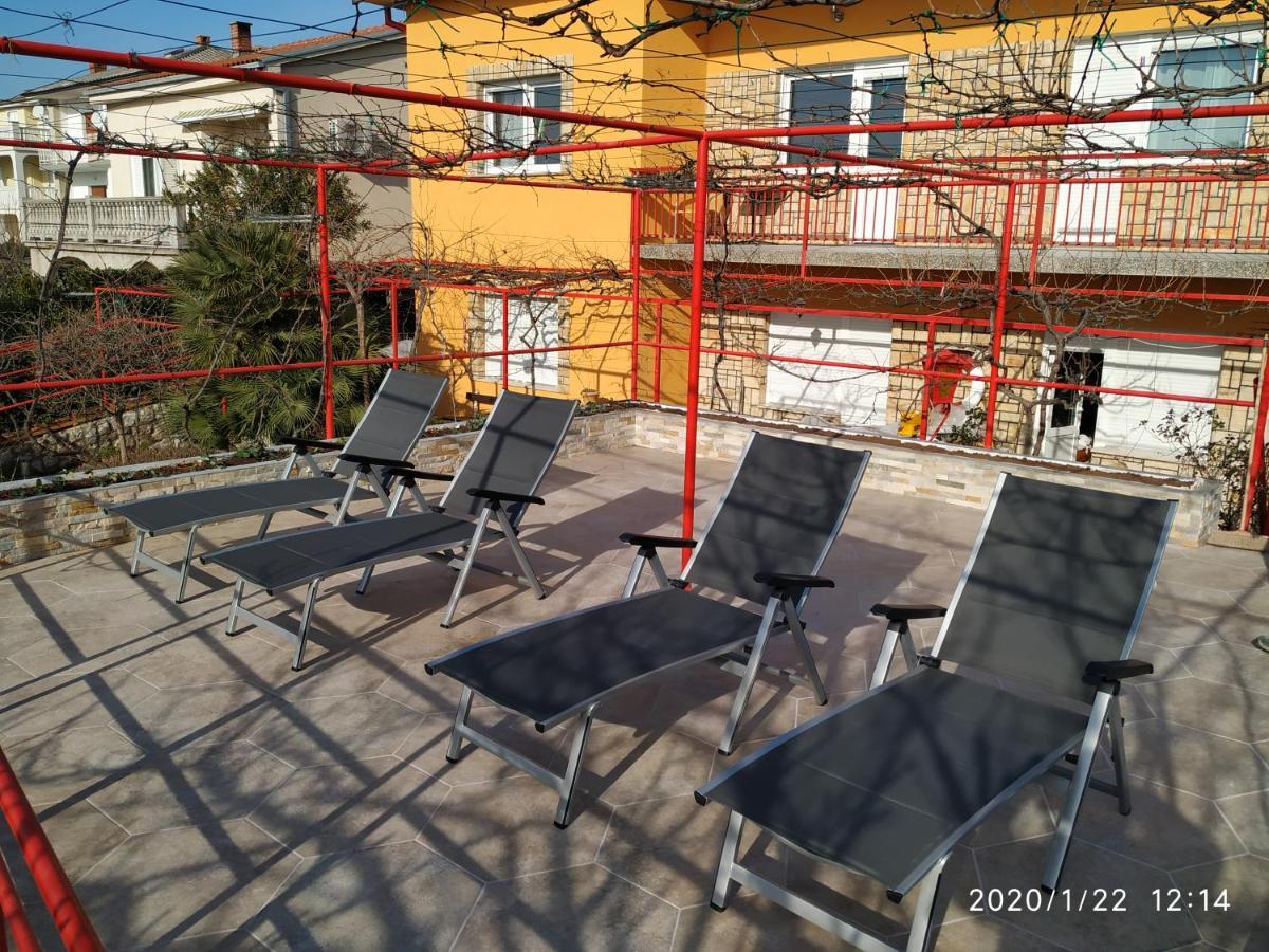 Apartments Maricic 200 Meters From The Beach Novi Vinodolski Εξωτερικό φωτογραφία