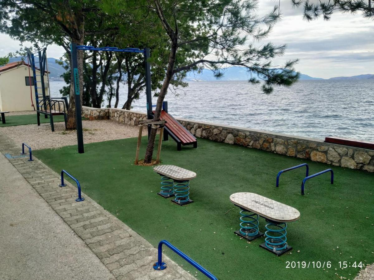 Apartments Maricic 200 Meters From The Beach Novi Vinodolski Εξωτερικό φωτογραφία